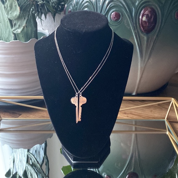 🔑The Giving Keys “Best Friends” necklaces NWOT🔑 - Picture 2 of 9